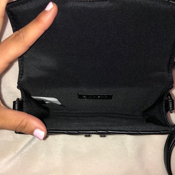 Express Shoulder Bag - Picture 4 of 8